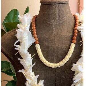 Ginger 13 lei necklace